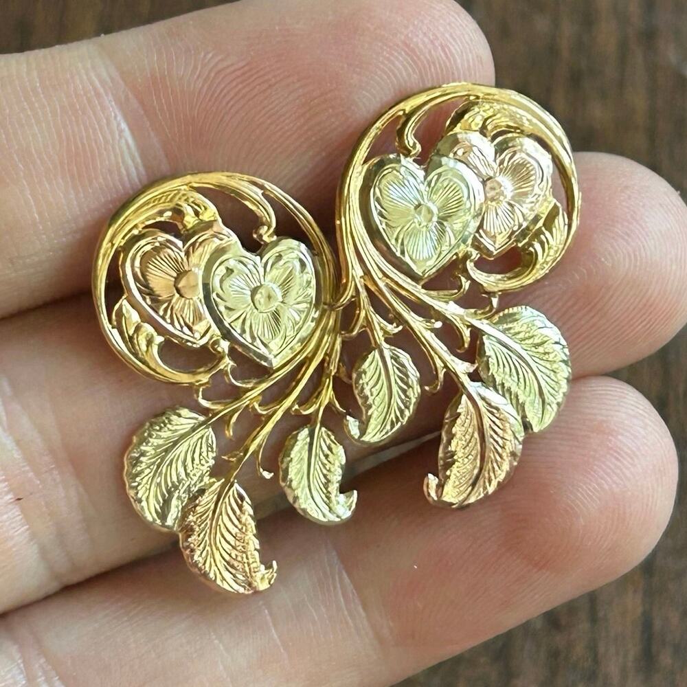 Vintage 10k 3.1g Black Hills Gold earrings tricolor heart leaf scroll studs